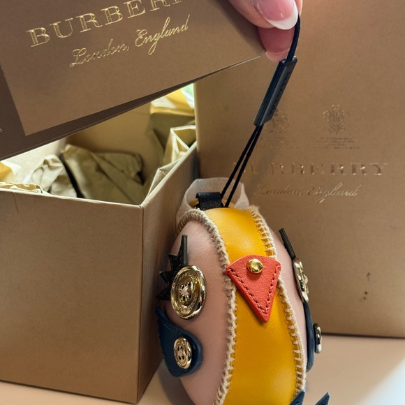 NWT Burberry Larch Yellow Derek The Bird Leather Charm - Picture 2 of 10
